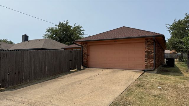 853 W Wintergreen Road, Lancaster, TX 75134