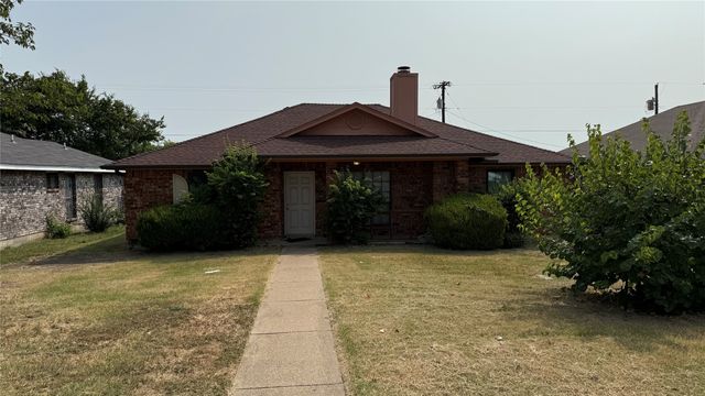 853 W Wintergreen Road, Lancaster, TX 75134