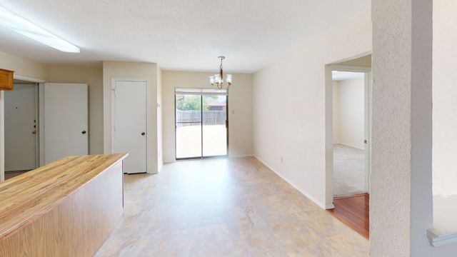 853 W Wintergreen Road, Lancaster, TX 75134