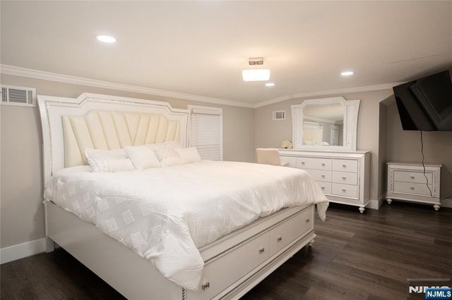 35 3rd Avenue, Little Falls, NJ 07424