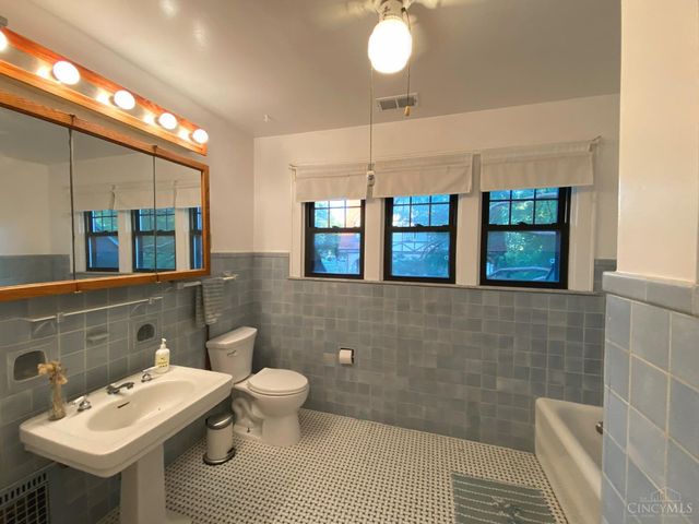 4411 Schulte Drive, Cincinnati, OH 45205