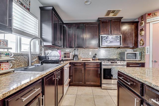 10000 Fitchburg Drive, Bakersfield, CA 93313