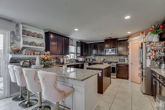 10000 Fitchburg Drive, Bakersfield, CA 93313