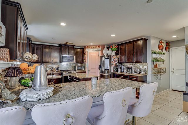 10000 Fitchburg Drive, Bakersfield, CA 93313