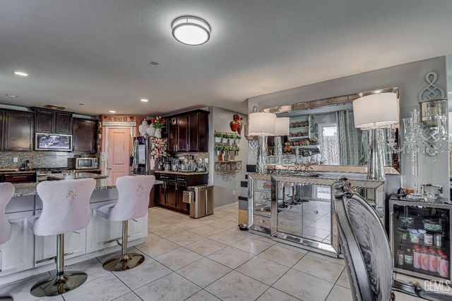 10000 Fitchburg Drive, Bakersfield, CA 93313