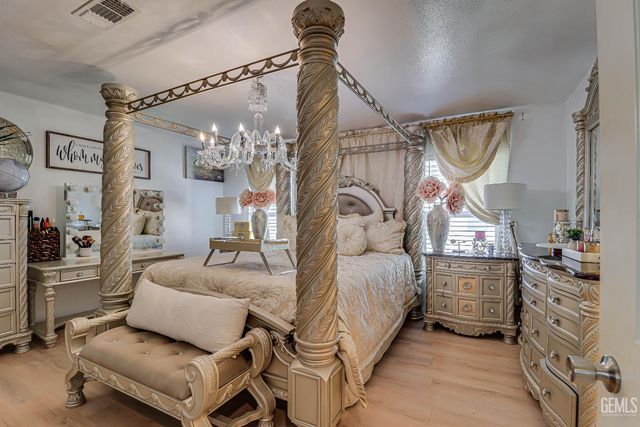 10000 Fitchburg Drive, Bakersfield, CA 93313