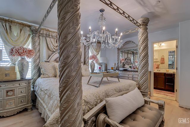 10000 Fitchburg Drive, Bakersfield, CA 93313