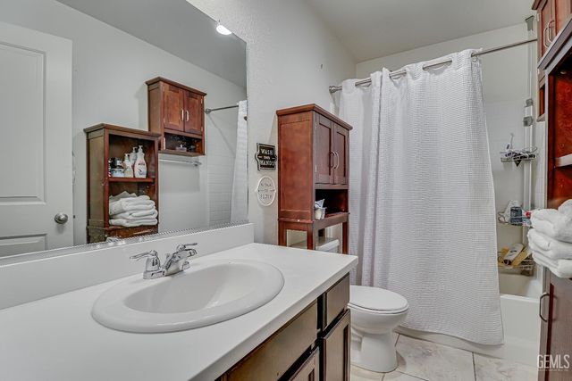 10000 Fitchburg Drive, Bakersfield, CA 93313