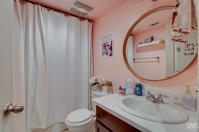 10000 Fitchburg Drive, Bakersfield, CA 93313