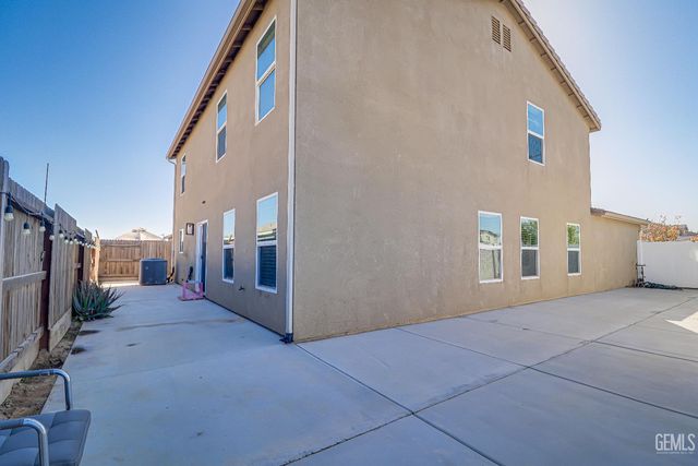 10000 Fitchburg Drive, Bakersfield, CA 93313