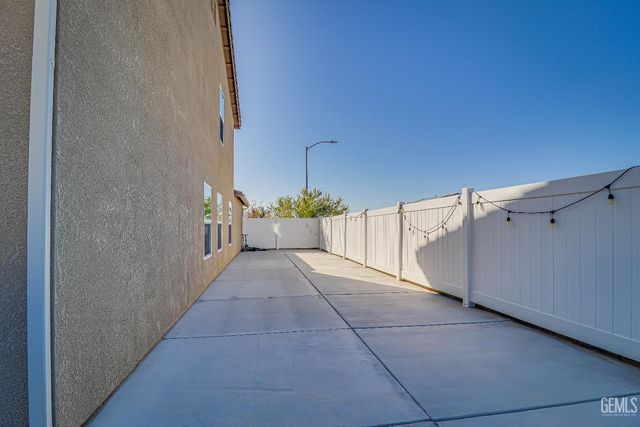 10000 Fitchburg Drive, Bakersfield, CA 93313