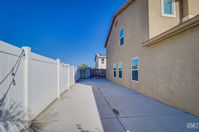 10000 Fitchburg Drive, Bakersfield, CA 93313