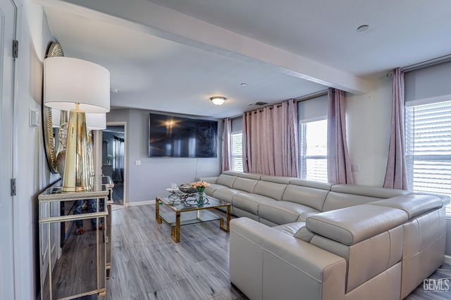 10000 Fitchburg Drive, Bakersfield, CA 93313