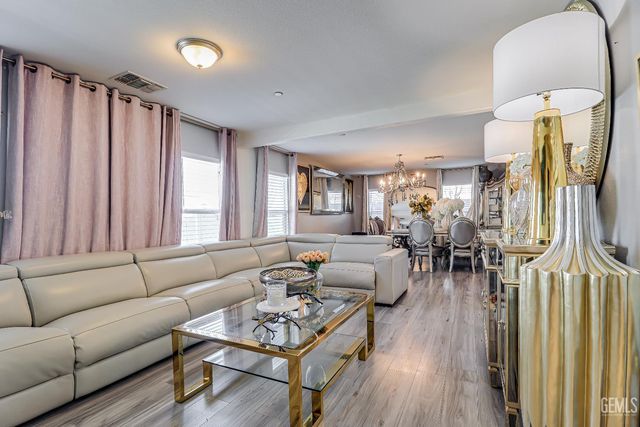 10000 Fitchburg Drive, Bakersfield, CA 93313