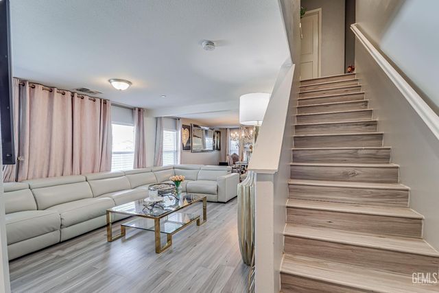 10000 Fitchburg Drive, Bakersfield, CA 93313