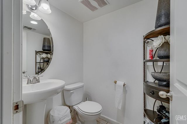 10000 Fitchburg Drive, Bakersfield, CA 93313