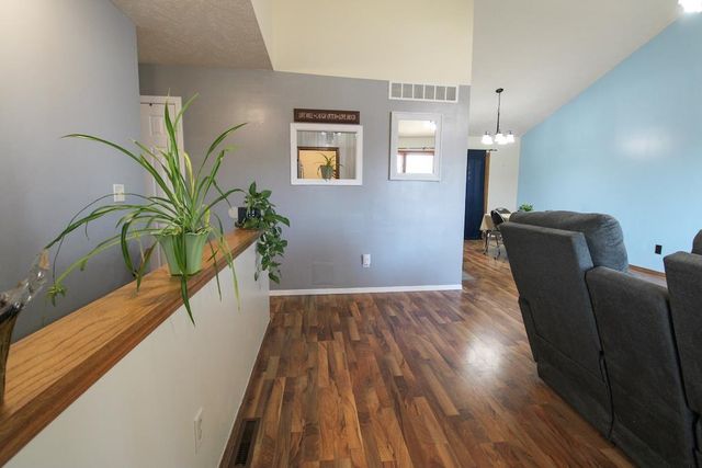 1060 Courtney Dr, Salina, KS 67401