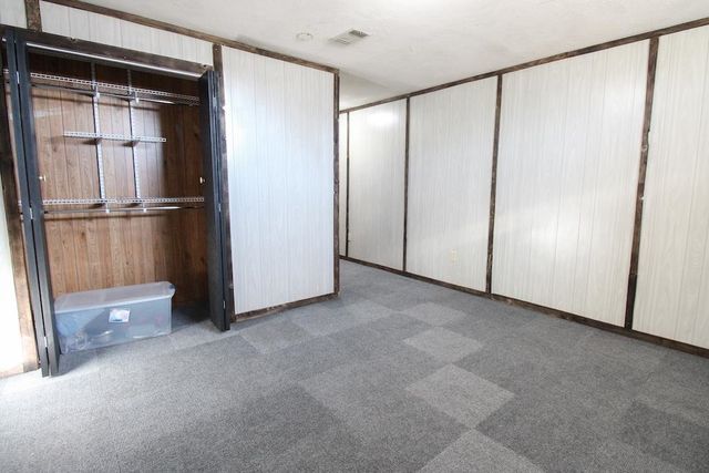 1060 Courtney Dr, Salina, KS 67401