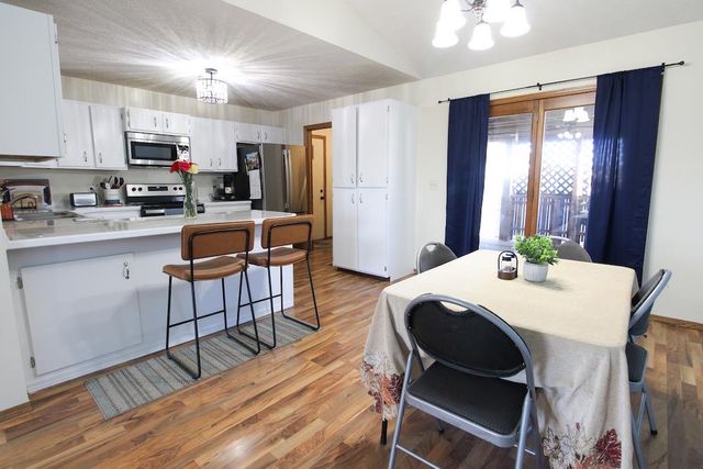 1060 Courtney Dr, Salina, KS 67401