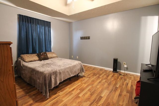 1060 Courtney Dr, Salina, KS 67401