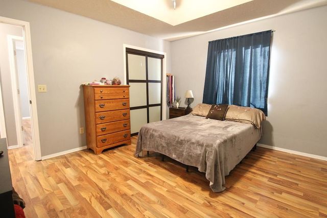 1060 Courtney Dr, Salina, KS 67401