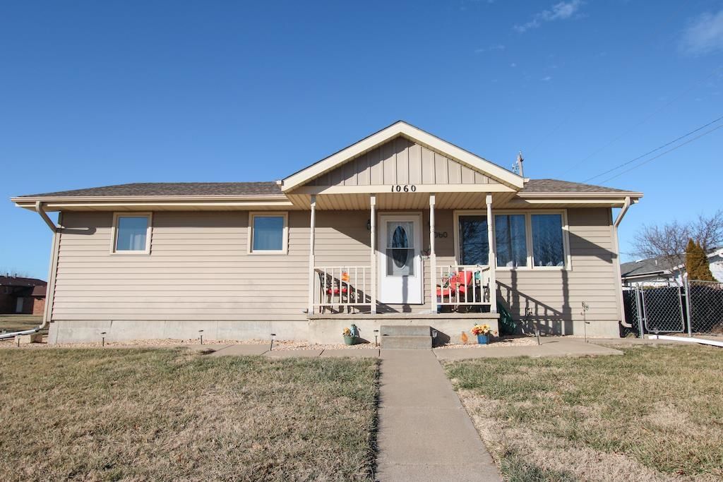 1060 Courtney Dr, Salina, KS 67401