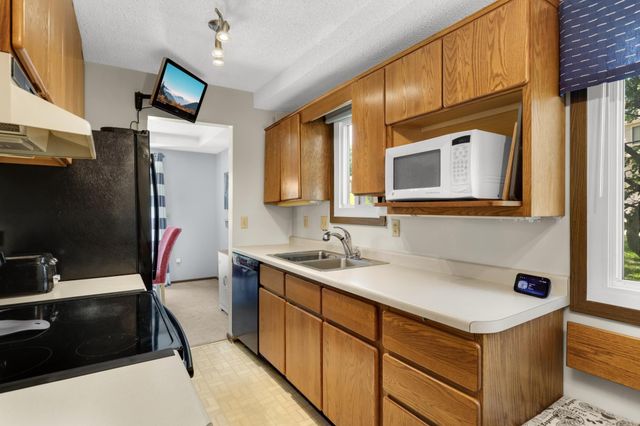2201 Stroden Circle, Golden Valley, MN 55427