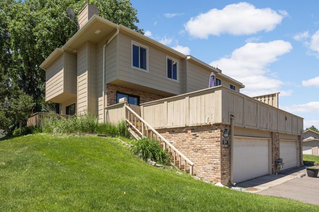 2201 Stroden Circle, Golden Valley, MN 55427