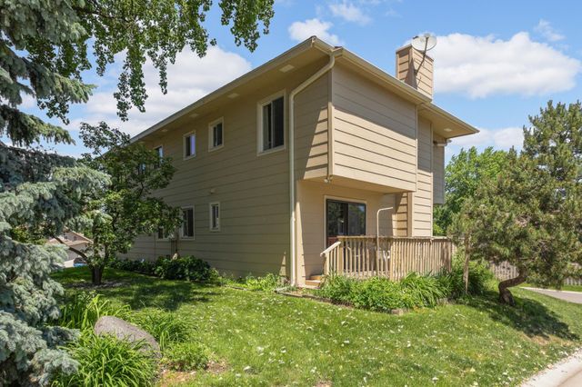 2201 Stroden Circle, Golden Valley, MN 55427