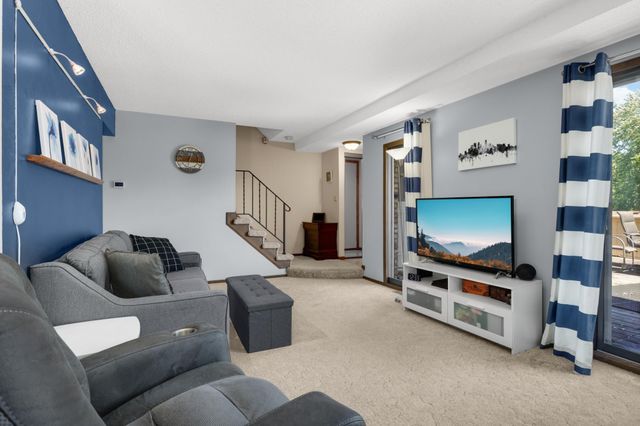 2201 Stroden Circle, Golden Valley, MN 55427