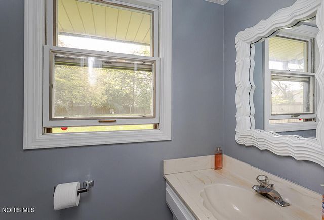 2352 Winterset Drive, Toledo, OH 43614