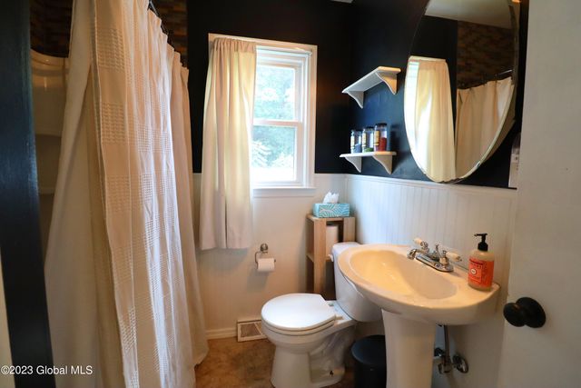 66 Cordell Road, Colonie, NY 12304