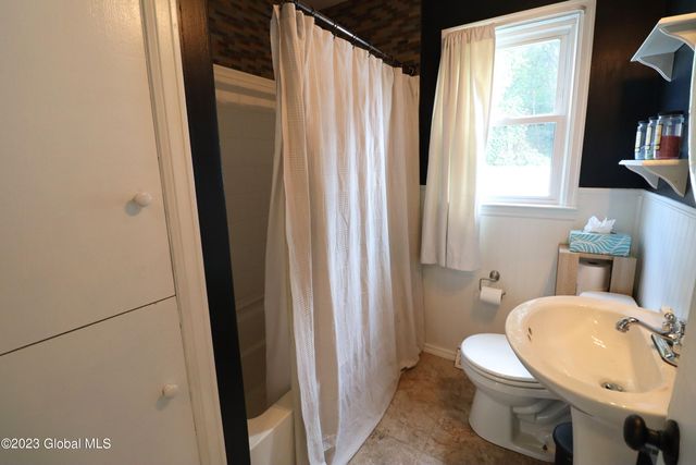 66 Cordell Road, Colonie, NY 12304