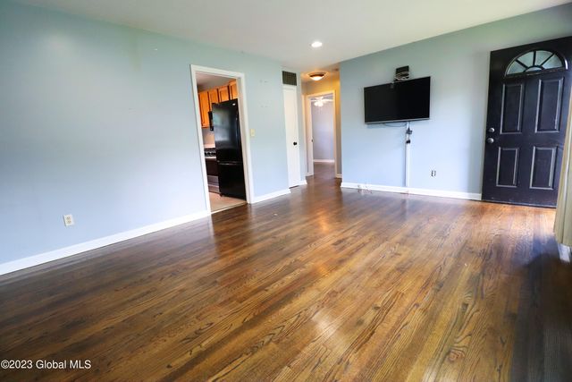 66 Cordell Road, Colonie, NY 12304