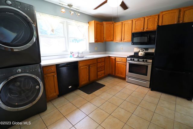 66 Cordell Road, Colonie, NY 12304