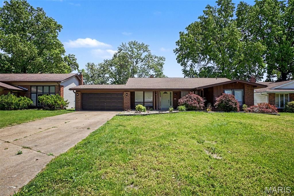 7430 Sir Lords Lane, Hazelwood, MO 63042
