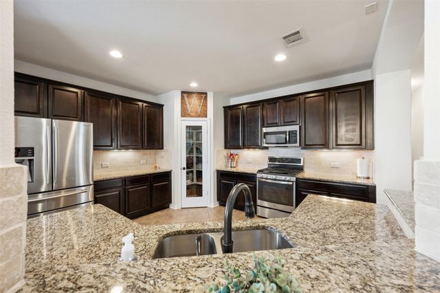 605 Palmilla ST, Leander, TX 78641