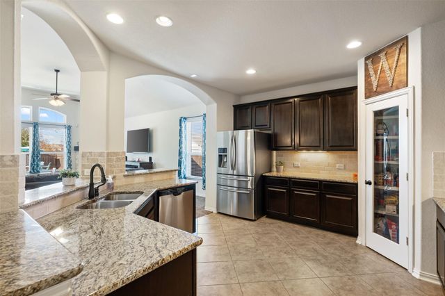 605 Palmilla ST, Leander, TX 78641