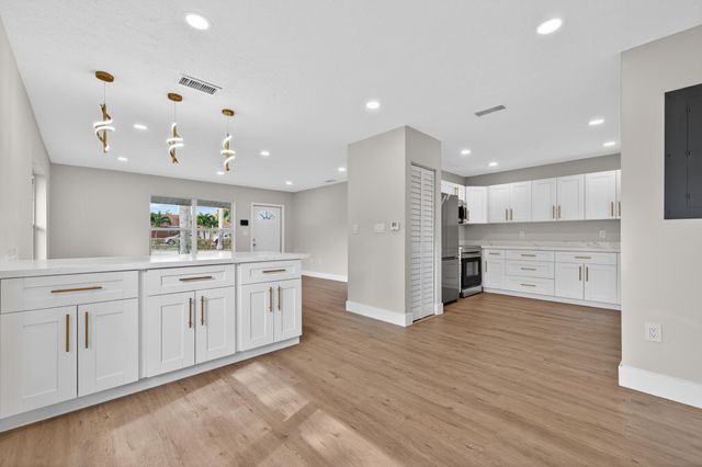 603 SW 10th Street, Belle Glade, FL 33430