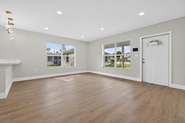 603 SW 10th Street, Belle Glade, FL 33430