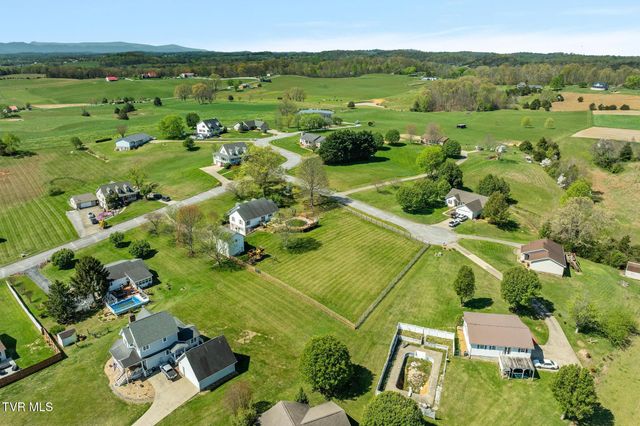 160 Deerchase Lane, Chuckey, TN 37641