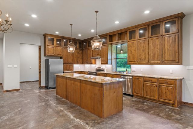 863 Vz County Road 1815, Grand Saline, TX 75140