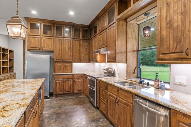 863 Vz County Road 1815, Grand Saline, TX 75140