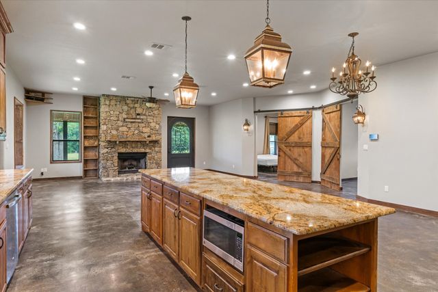 863 Vz County Road 1815, Grand Saline, TX 75140