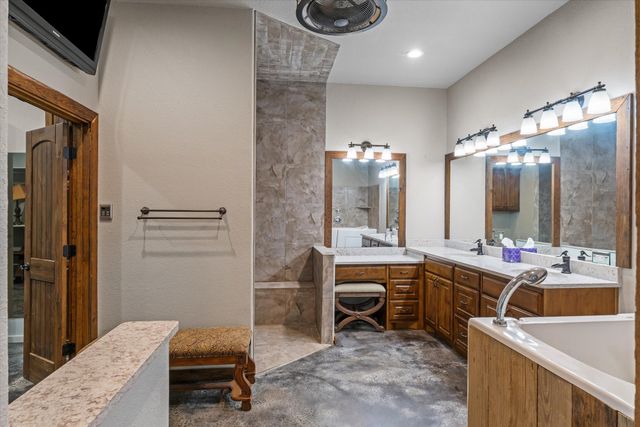 863 Vz County Road 1815, Grand Saline, TX 75140