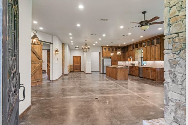 863 Vz County Road 1815, Grand Saline, TX 75140