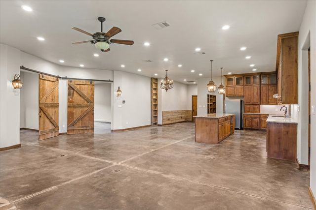 863 Vz County Road 1815, Grand Saline, TX 75140
