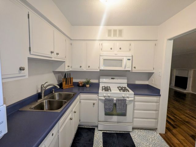 1401 Forest Edge Drive 21, Arlington, TX 76013