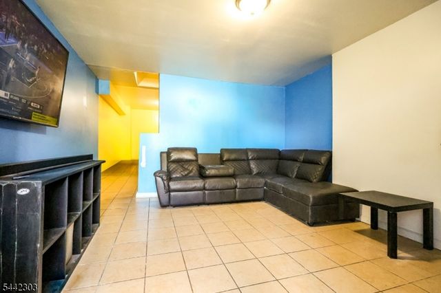 10 Oriental St, Newark City, NJ 07104