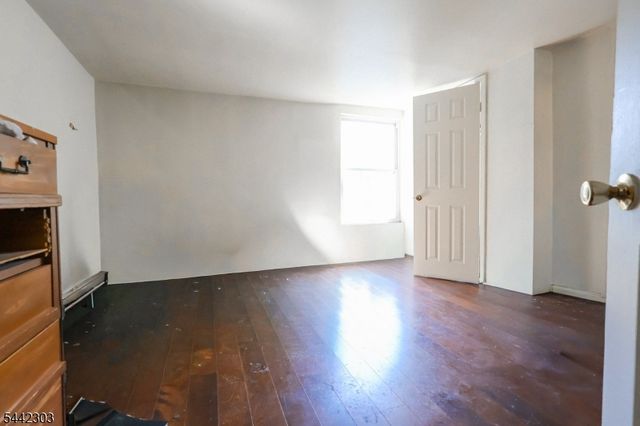10 Oriental St, Newark City, NJ 07104